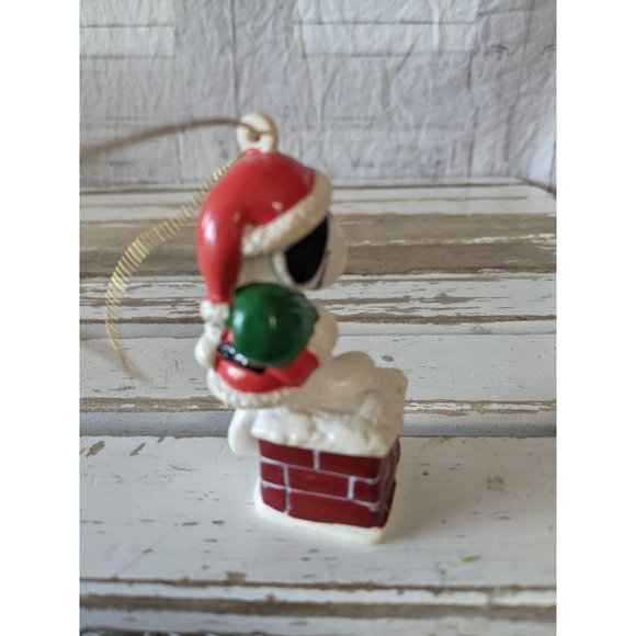 United feature Snoopy chimney Santa ornament Xmas - Picture 3 of 6